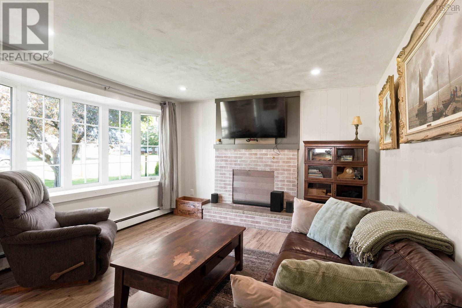 223 Centennial Drive - 6