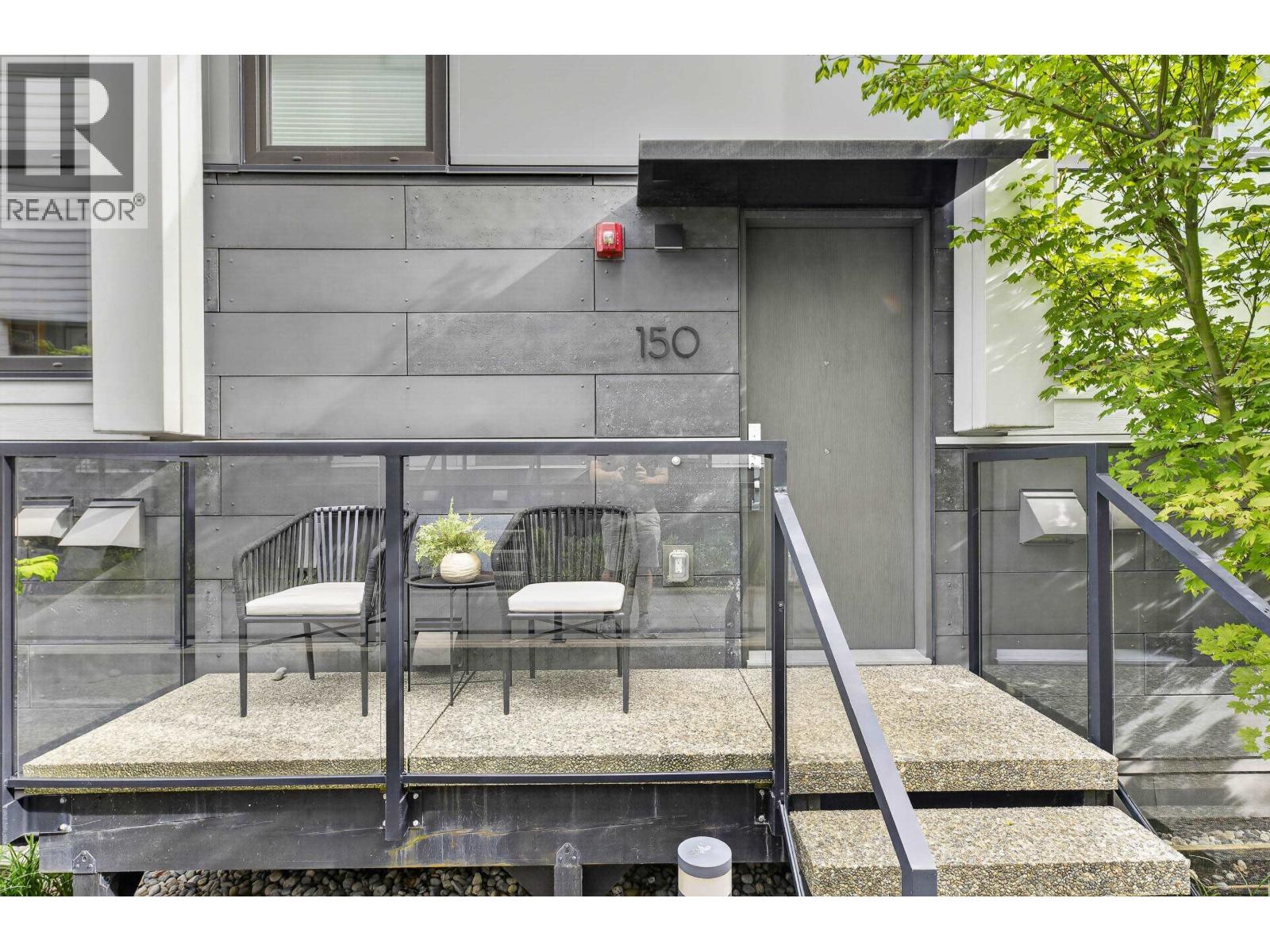 150 WOODSTOCK Avenue, Vancouver, British Columbia, V5Y0N1, Vancouver, British Columbia — photo 4 of 5