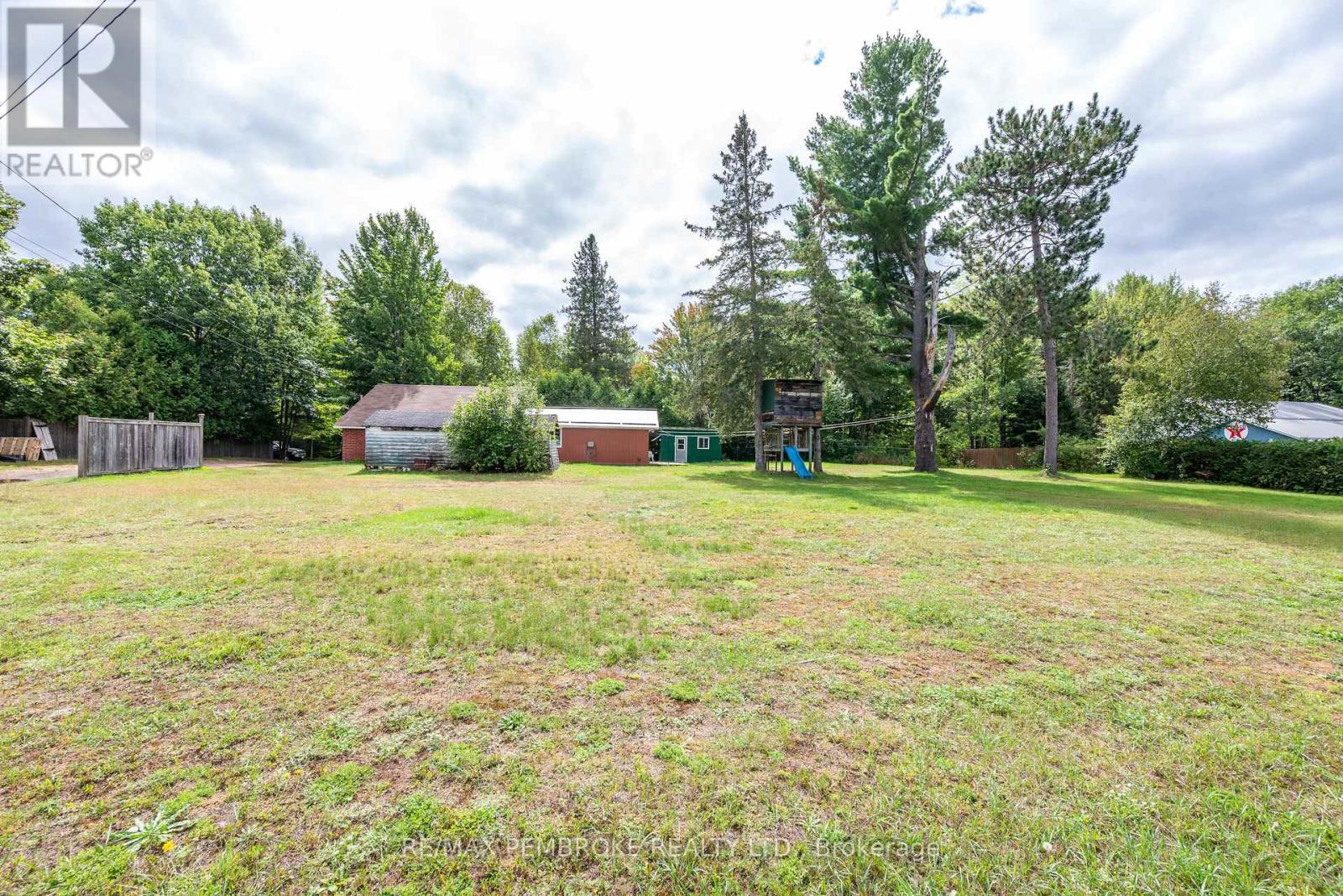 1469 VICTORIA STREET - 35