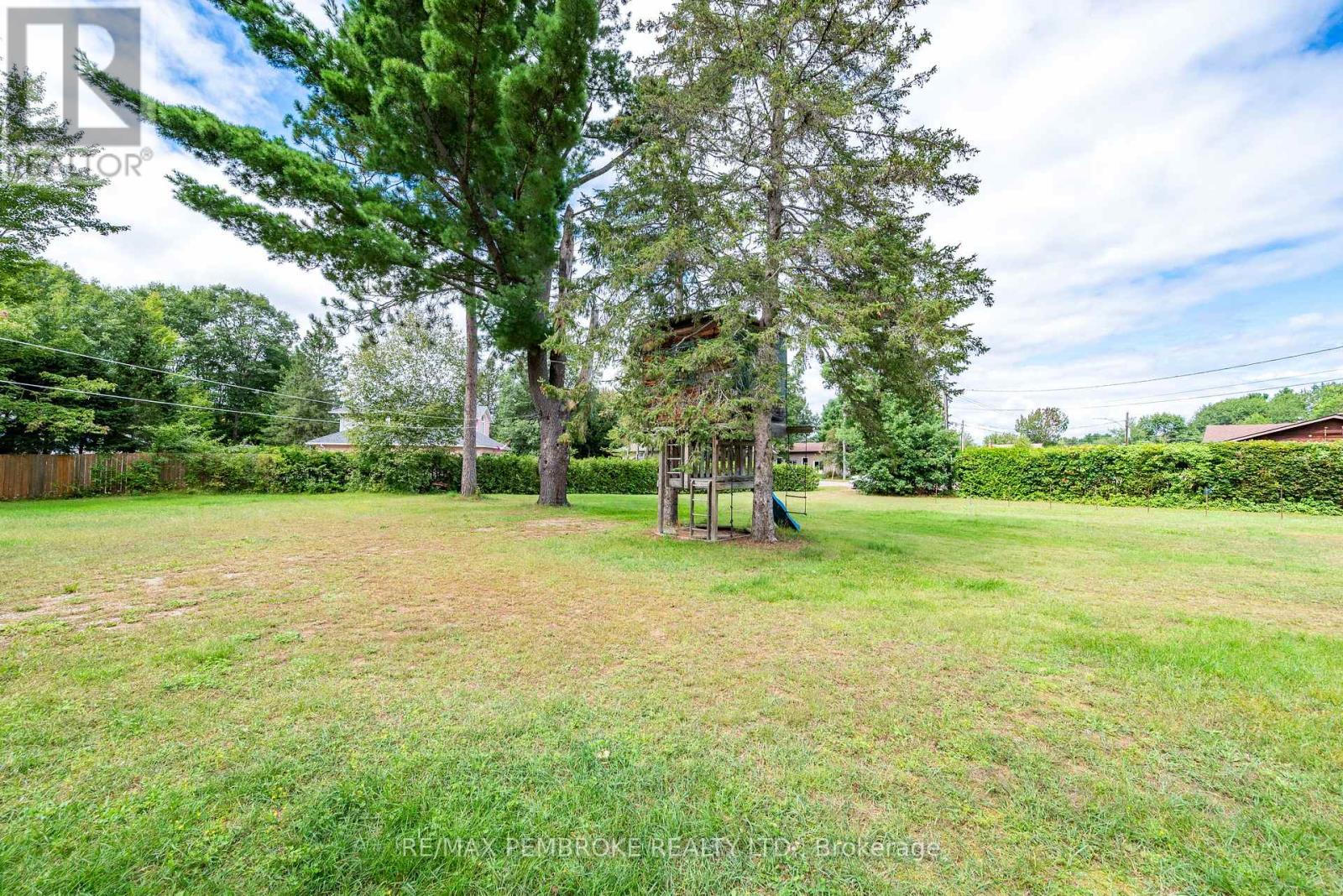 1469 VICTORIA STREET - 44