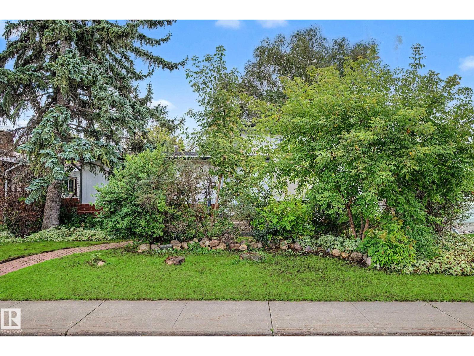11431 51 AV NW - 10
