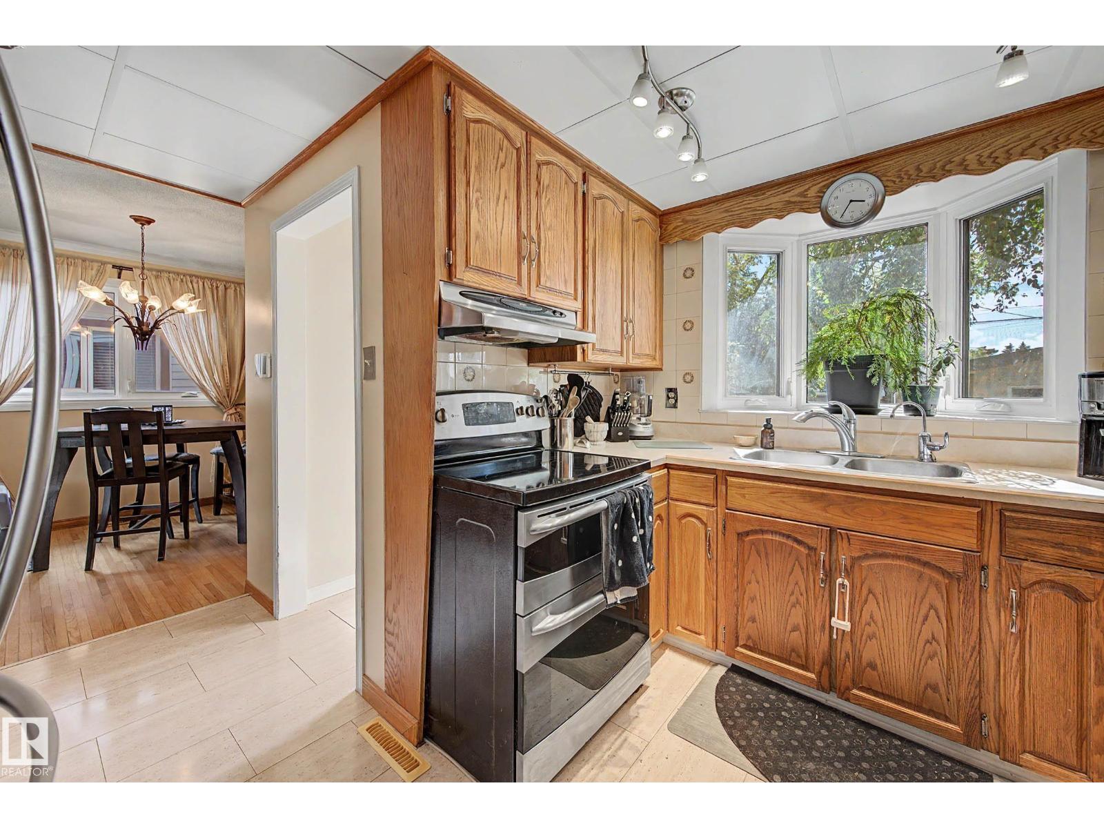 11431 51 AV NW - 25