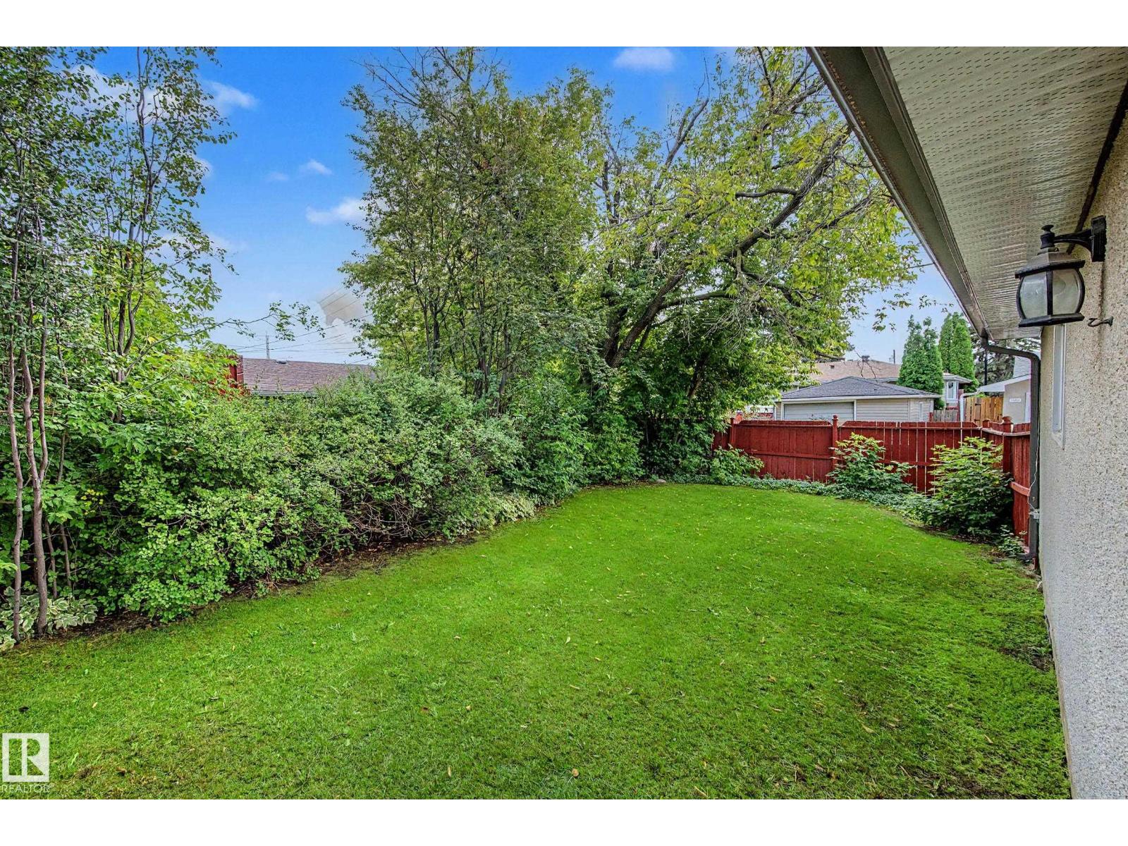 11431 51 AV NW - 4