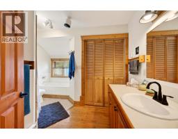 2487 Seward Rd, Golden, BC V0A1H1 Photo 33