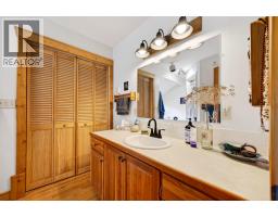 2487 Seward Rd, Golden, BC V0A1H1 Photo 32