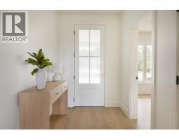 385 Solaz Place, Gibsons, BC V0N1V5 Photo 8