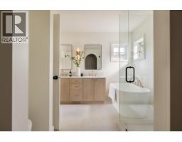 385 Solaz Place, Gibsons, BC V0N1V5 Photo 9