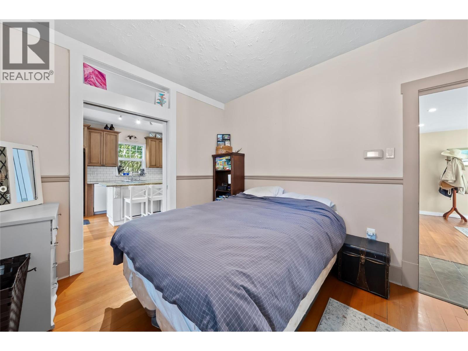 591 6 Street SE - Image 18