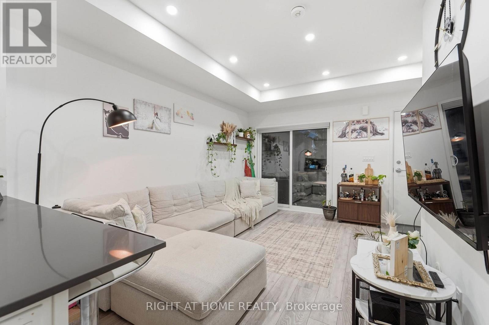 22 - 24 LYTHAM GREEN CIRCLE, Newmarket (Glenway Estates) — photo 3