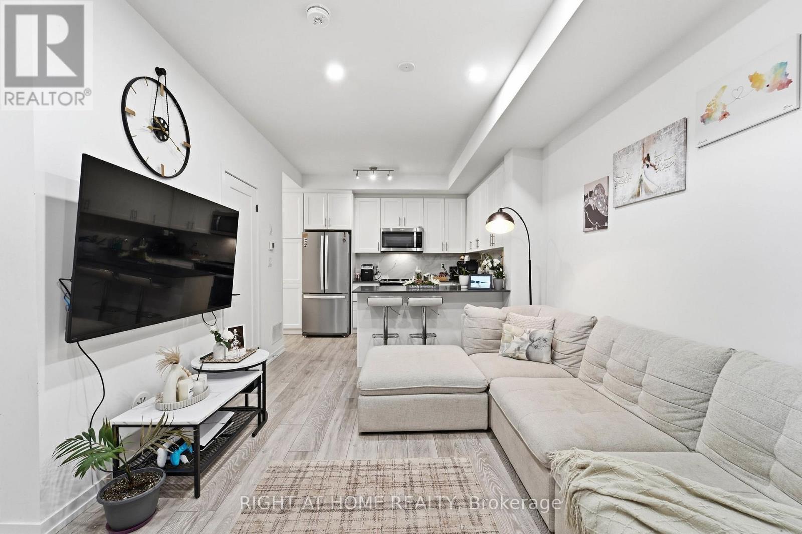 22 - 24 LYTHAM GREEN CIRCLE, Newmarket (Glenway Estates) — photo 4