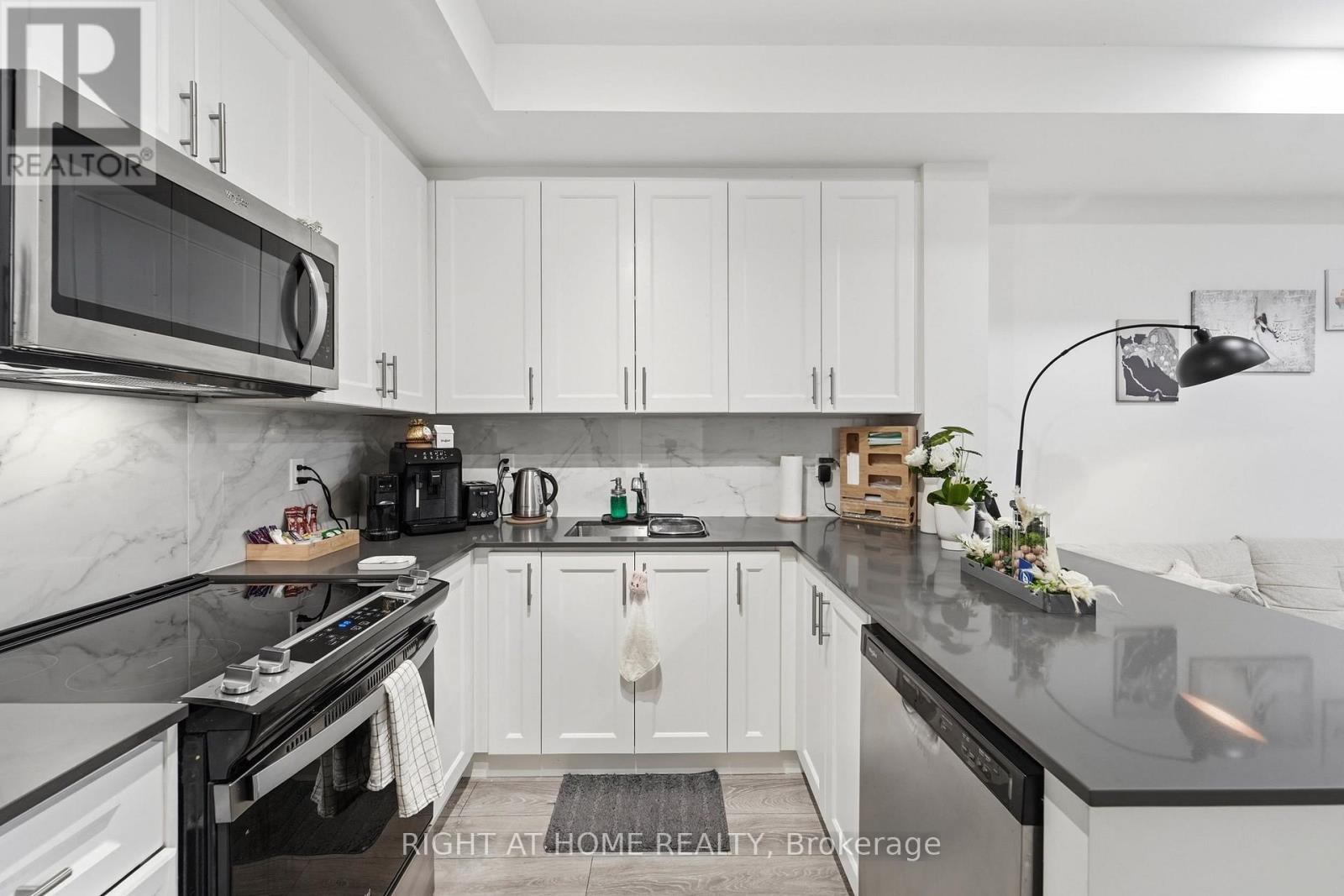 22 - 24 LYTHAM GREEN CIRCLE, Newmarket (Glenway Estates) — photo 8