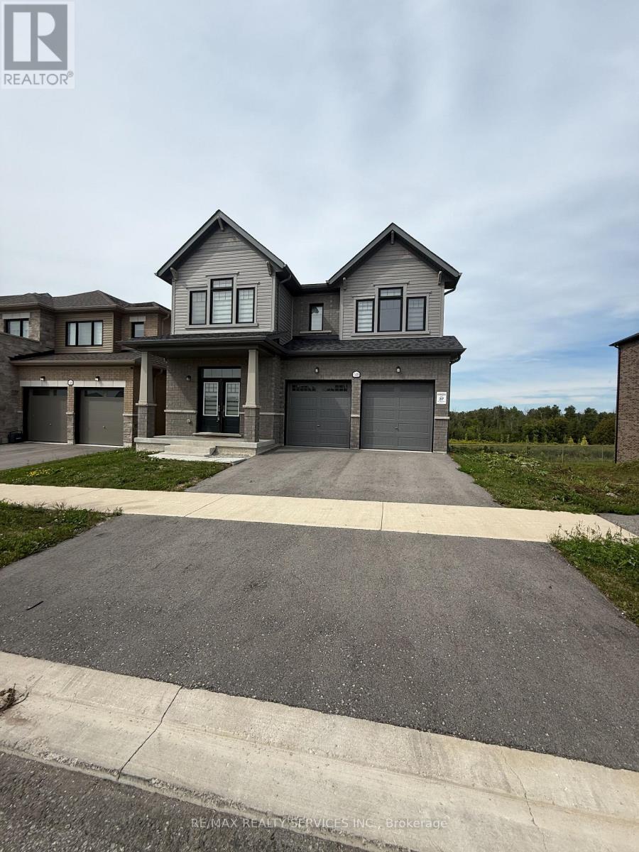 148 THICKETWOOD AVENUE, Barrie — photo 2