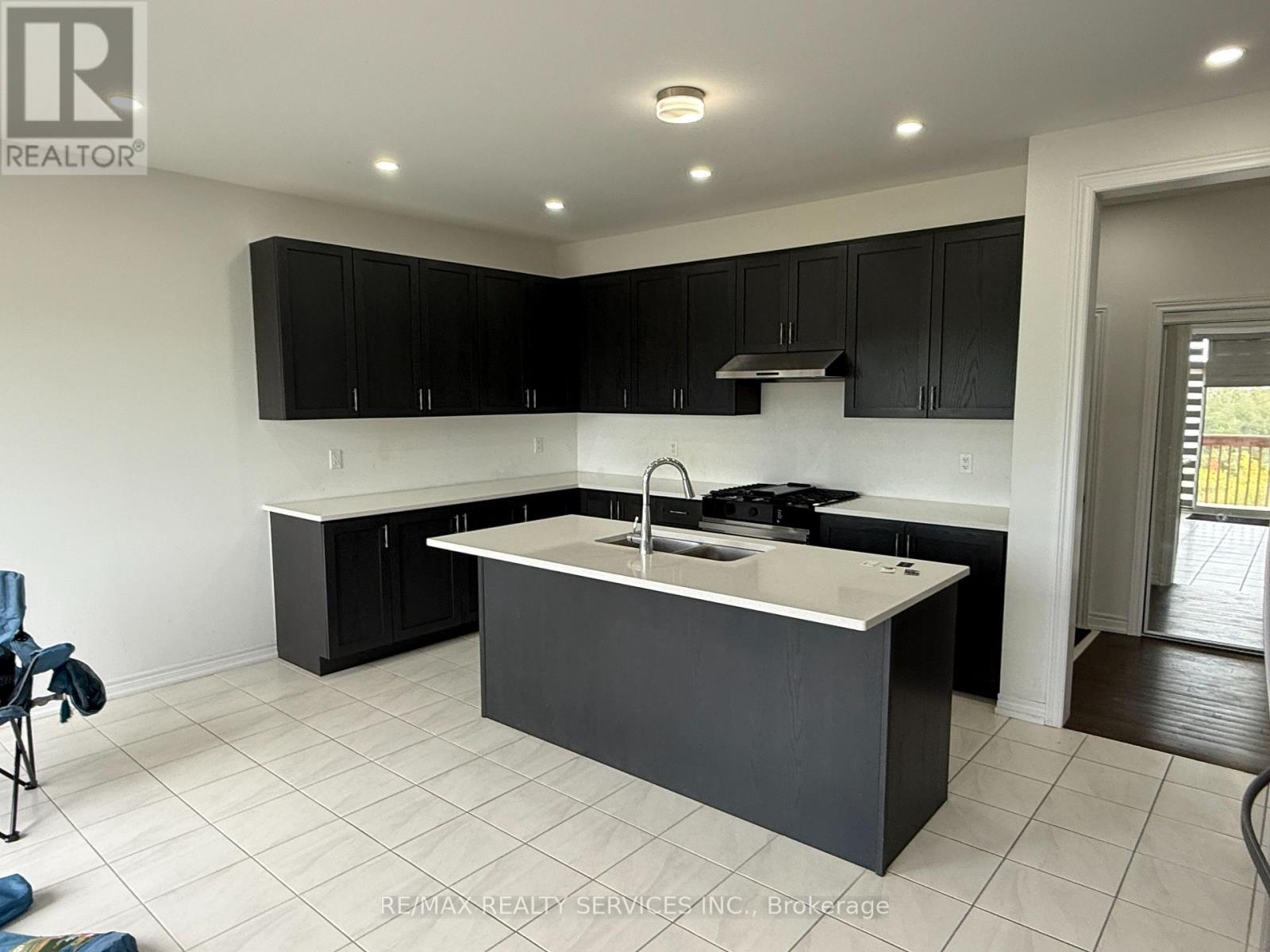 148 THICKETWOOD AVENUE, Barrie — photo 8