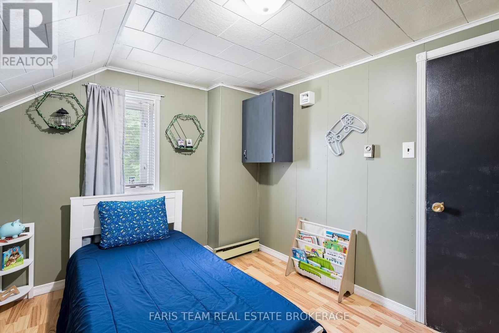 18 POYNTZ STREET - 22