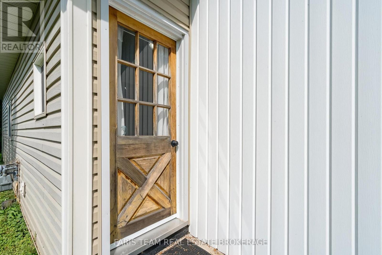 18 POYNTZ STREET - 24