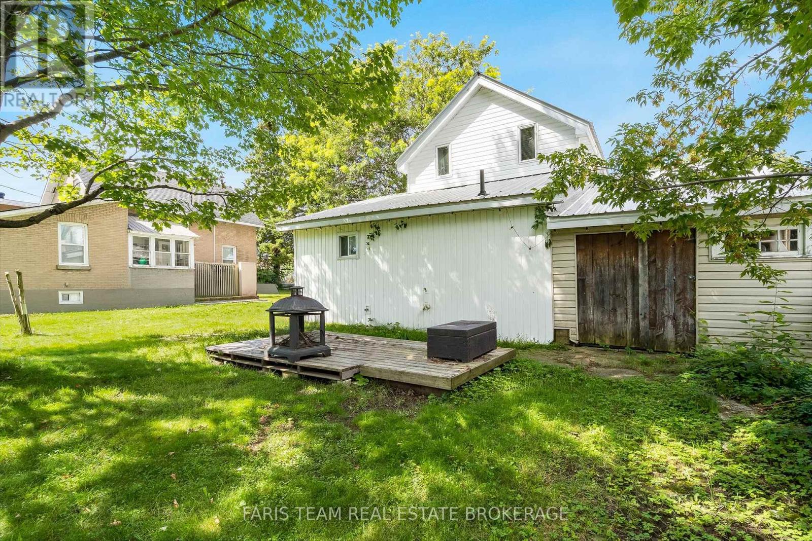18 POYNTZ STREET - 27