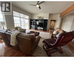 Living room - 164 Williamson Place, Penticton, BC V2A8N1 Photo 17
