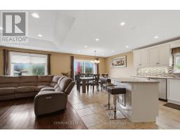 Living room - 28 Freedom Crescent, Quinte West, ON K8V0C1 Photo 7