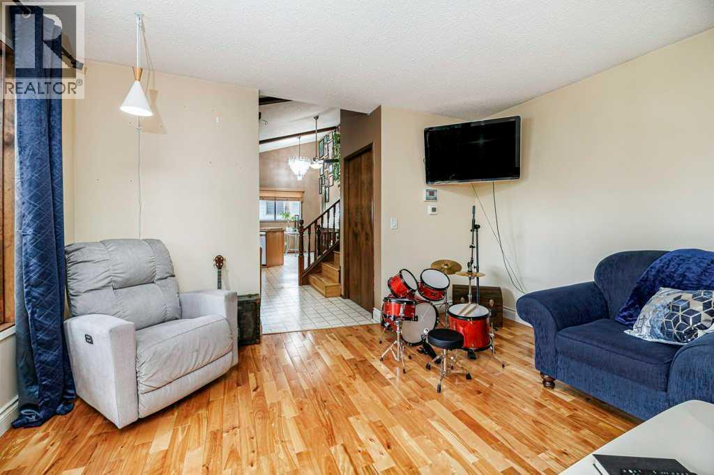 Listing photo – 25 Valley Crescent, Lacombe