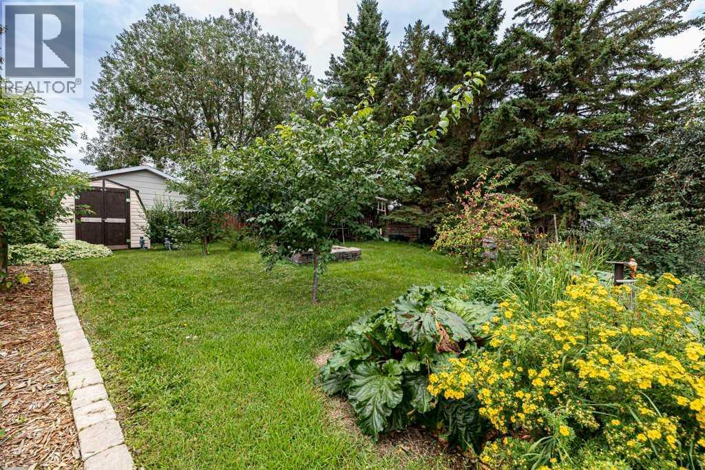 Listing photo – 25 Valley Crescent, Lacombe