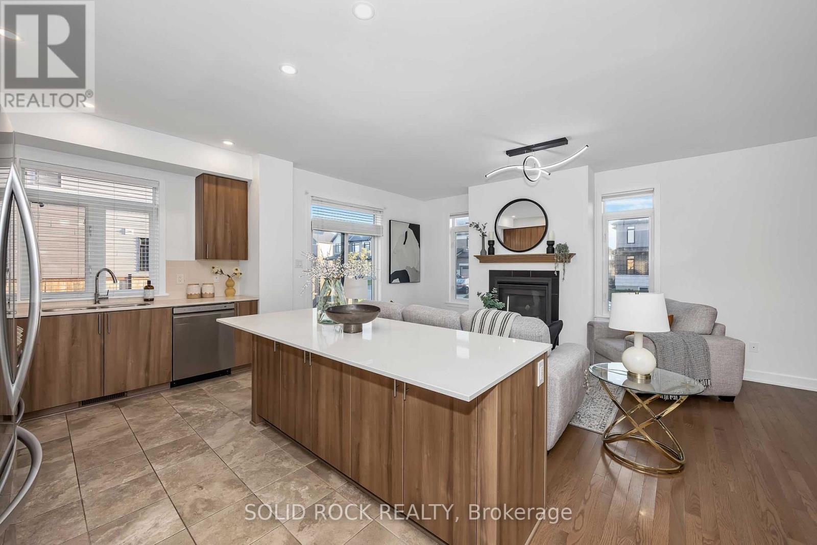 859 SOLARIUM AVENUE E - 12