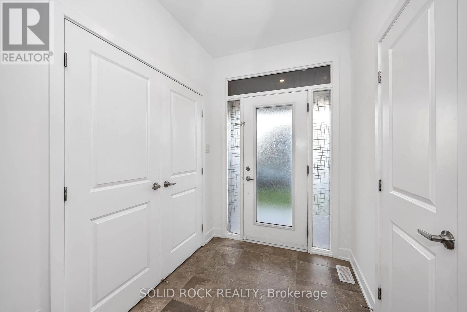 859 Solarium Avenue East, Ottawa, Ontario, K4M0H1, Ottawa, Ontario — photo 4 of 5