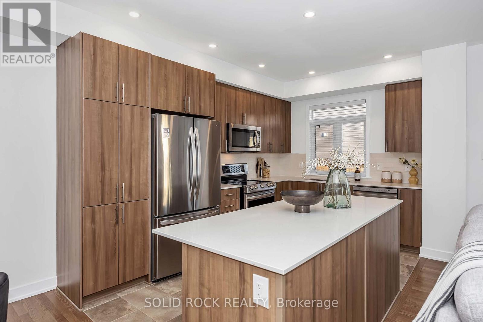 859 SOLARIUM AVENUE E - 13