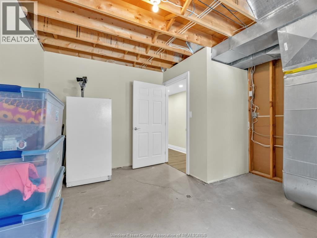 8401 MIDDLE Sideroad - 32