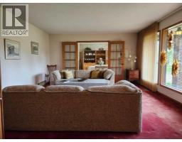 Living room - 31 Larch Avenue, Drumheller, AB T0J0Y1 Photo 9