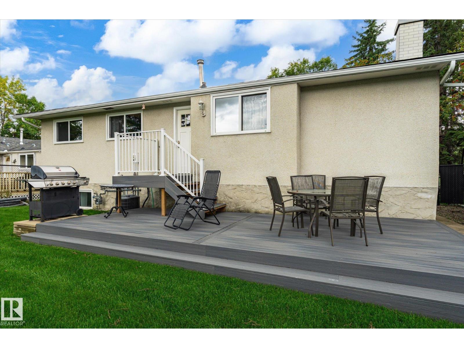 3 Akins DR - 42