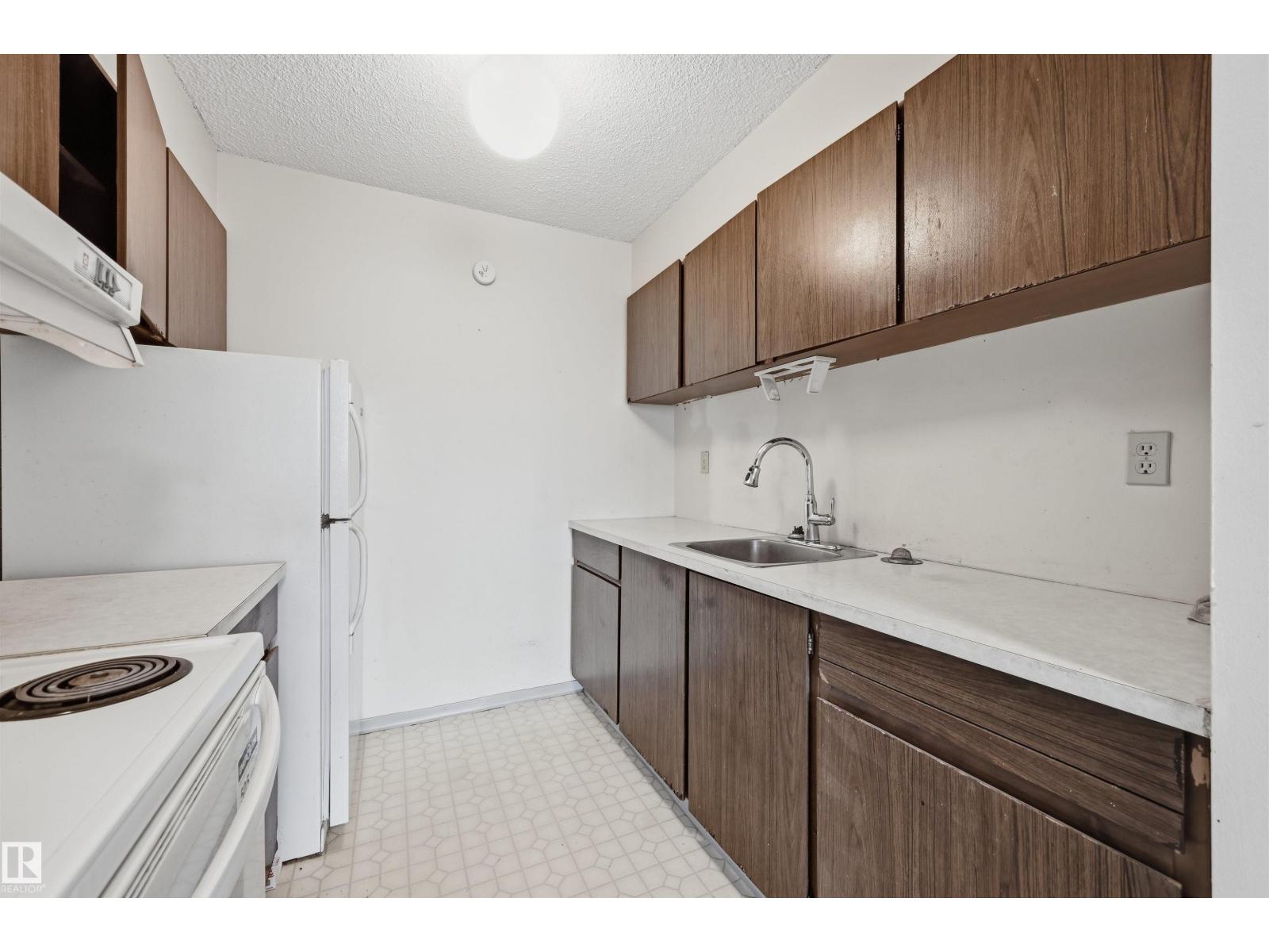 #50 8745 165 ST NW - 19