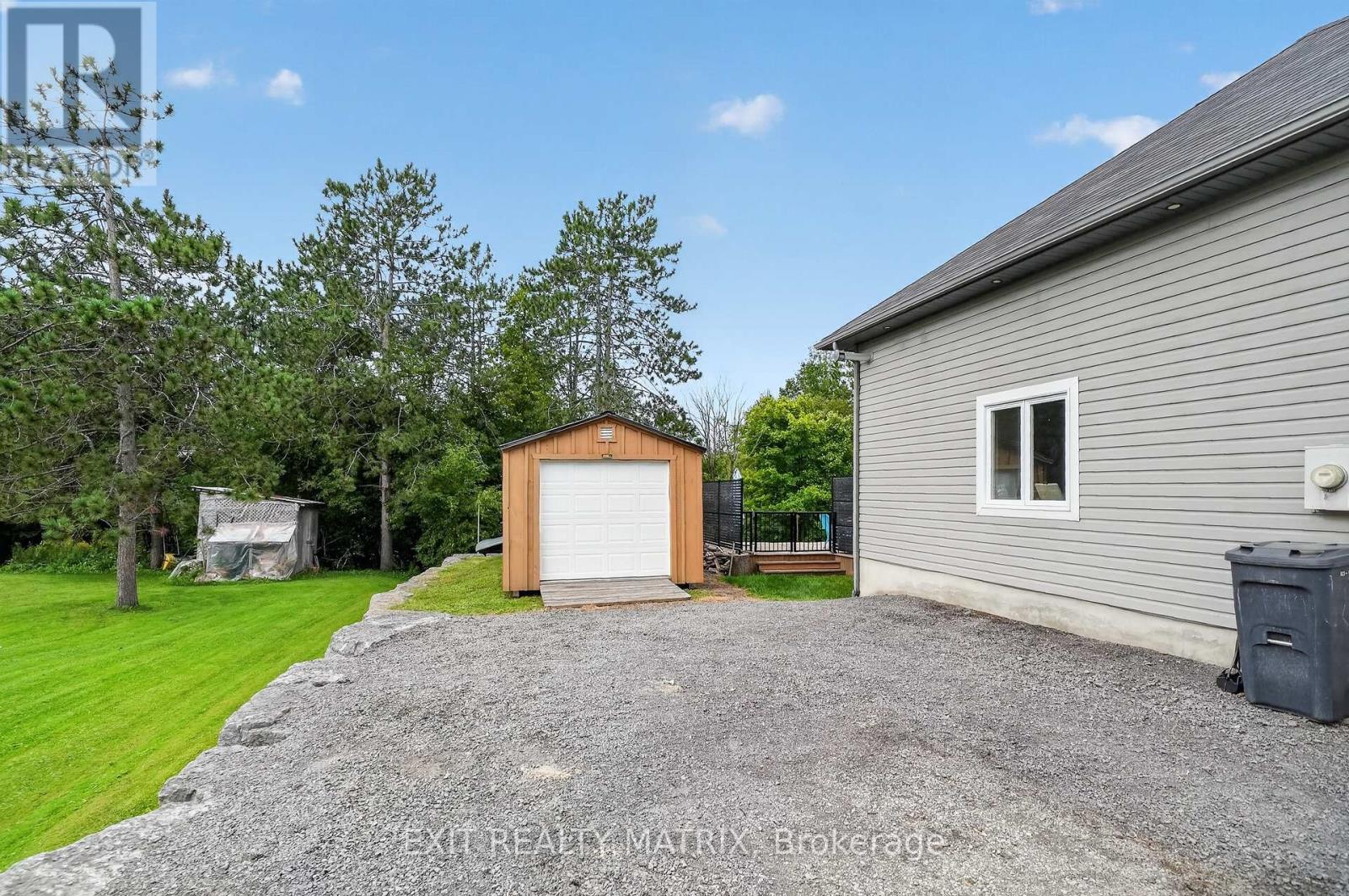 1044 BRAZEAU ROAD - 40