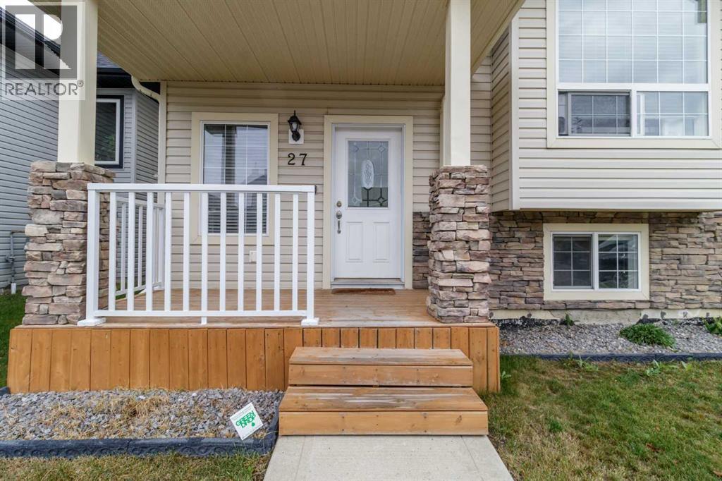 Listing photo – 27 Vickers Close, Red Deer