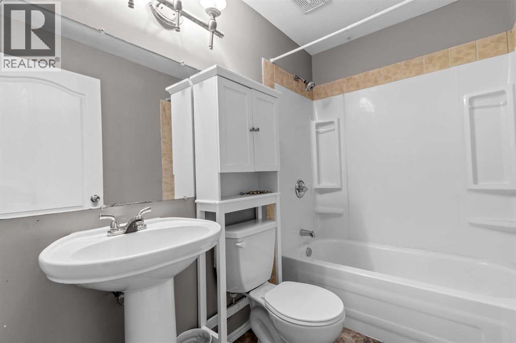 Listing photo – 27 Vickers Close, Red Deer