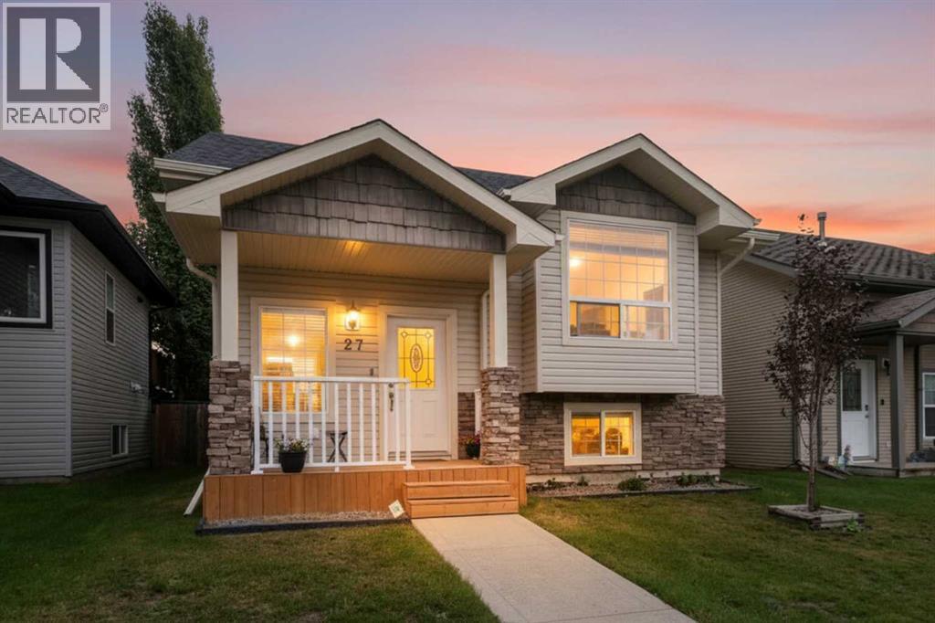 Listing photo – 27 Vickers Close, Red Deer