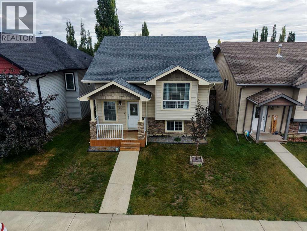Listing photo – 27 Vickers Close, Red Deer