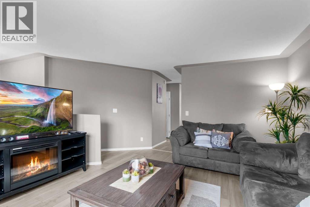 Listing photo – 27 Vickers Close, Red Deer