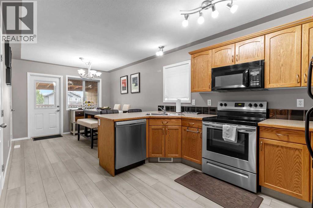 Listing photo – 27 Vickers Close, Red Deer