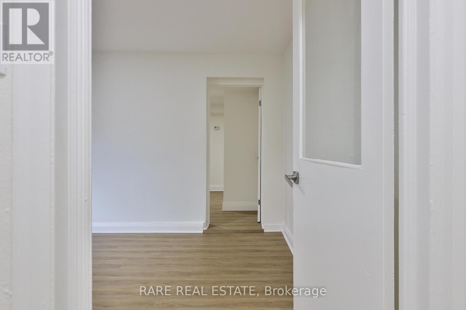 #A 2369 Queen Street East, Toronto (The Beaches), Ontario, M4E1H2, Toronto (The Beaches), Ontario — photo 2 of 5