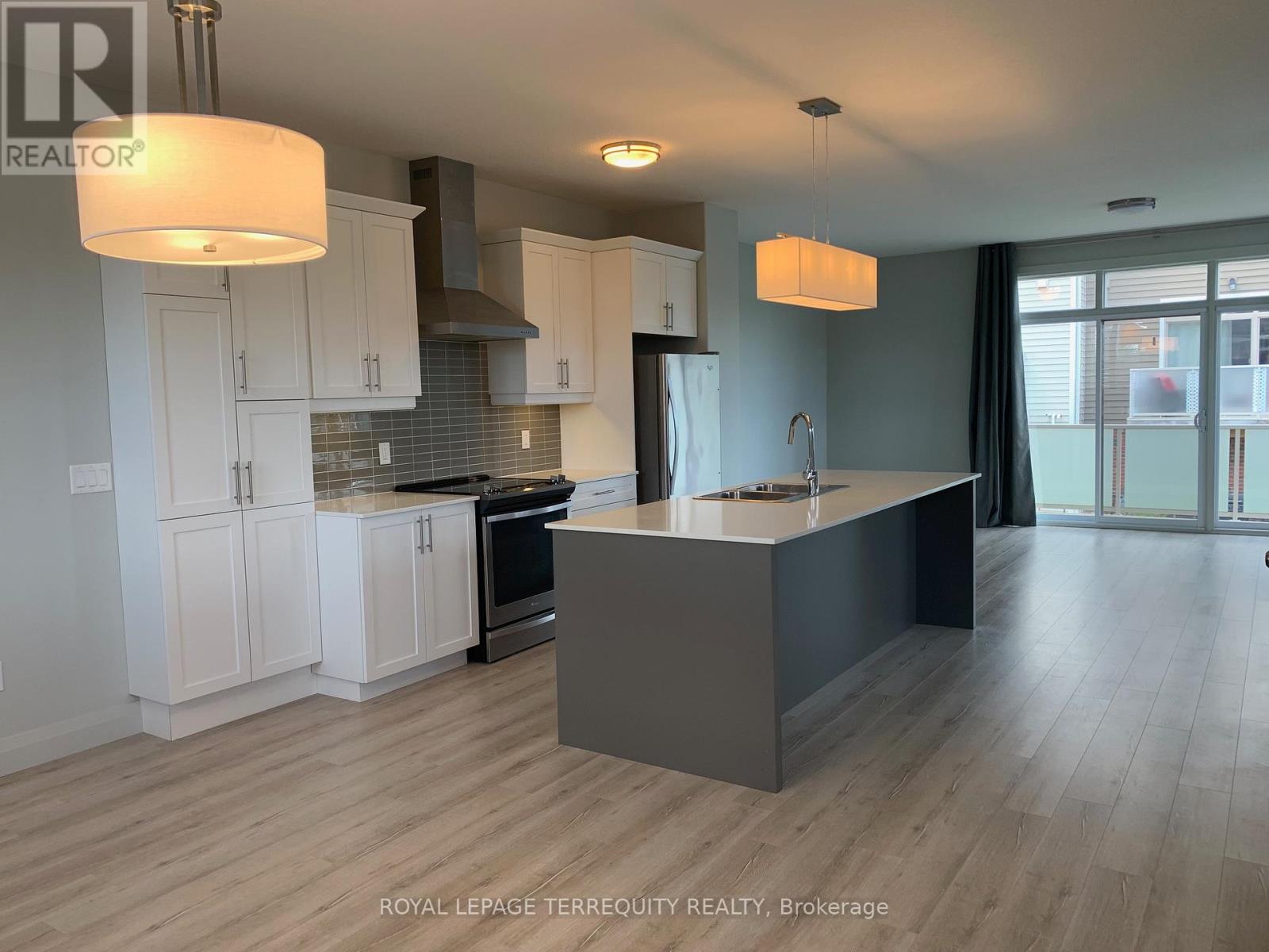#2 3025 SINGLETON AVENUE - 1