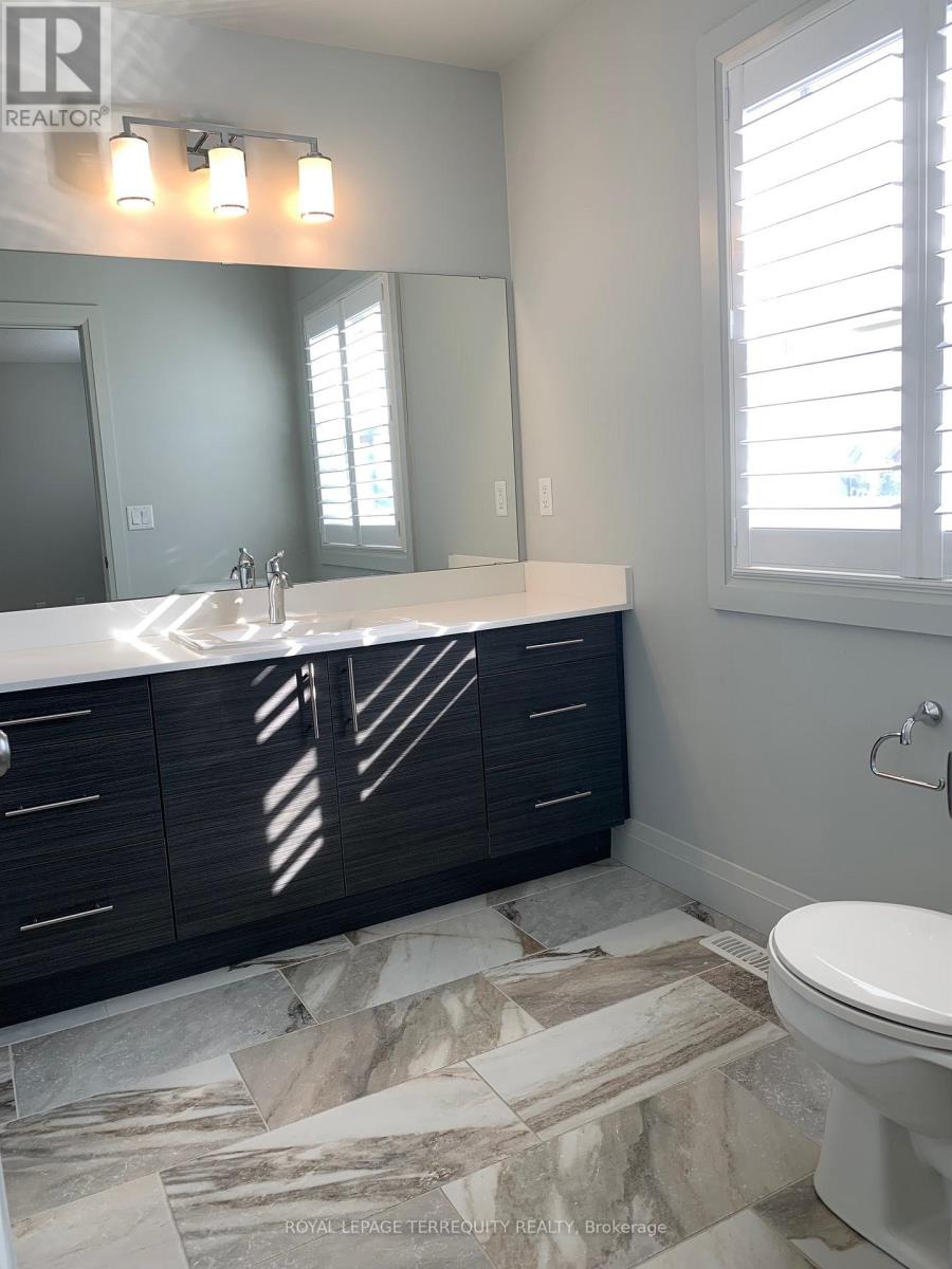 #2 3025 SINGLETON AVENUE - 17
