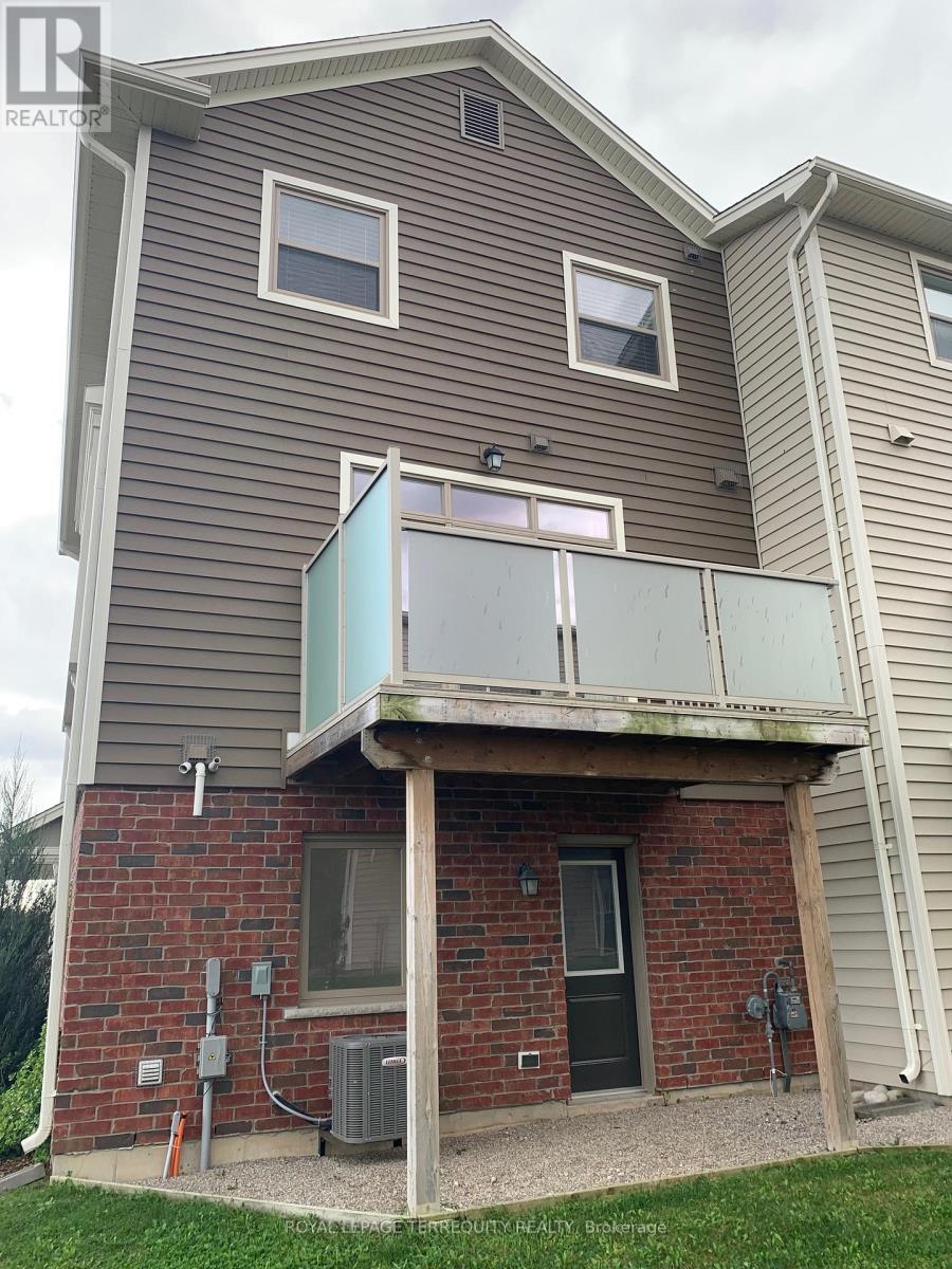 #2 3025 SINGLETON AVENUE - 32