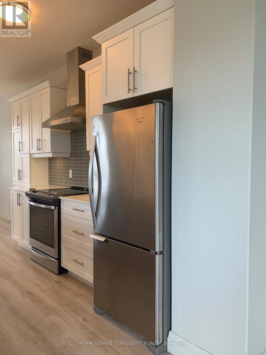#2 3025 SINGLETON AVENUE - 7
