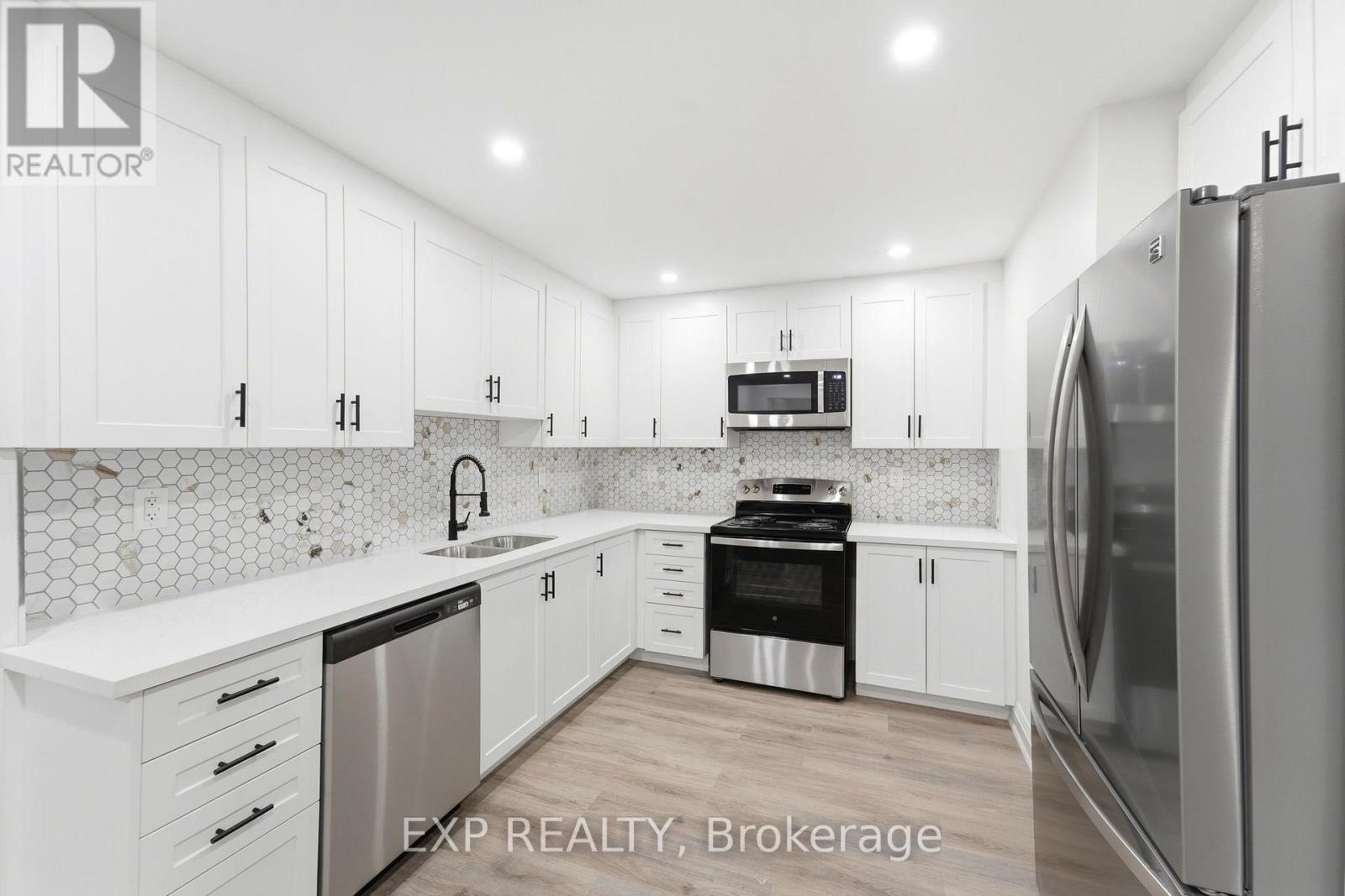 110 - 4422 HURON STREET, Niagara Falls (Downtown) — photo 2