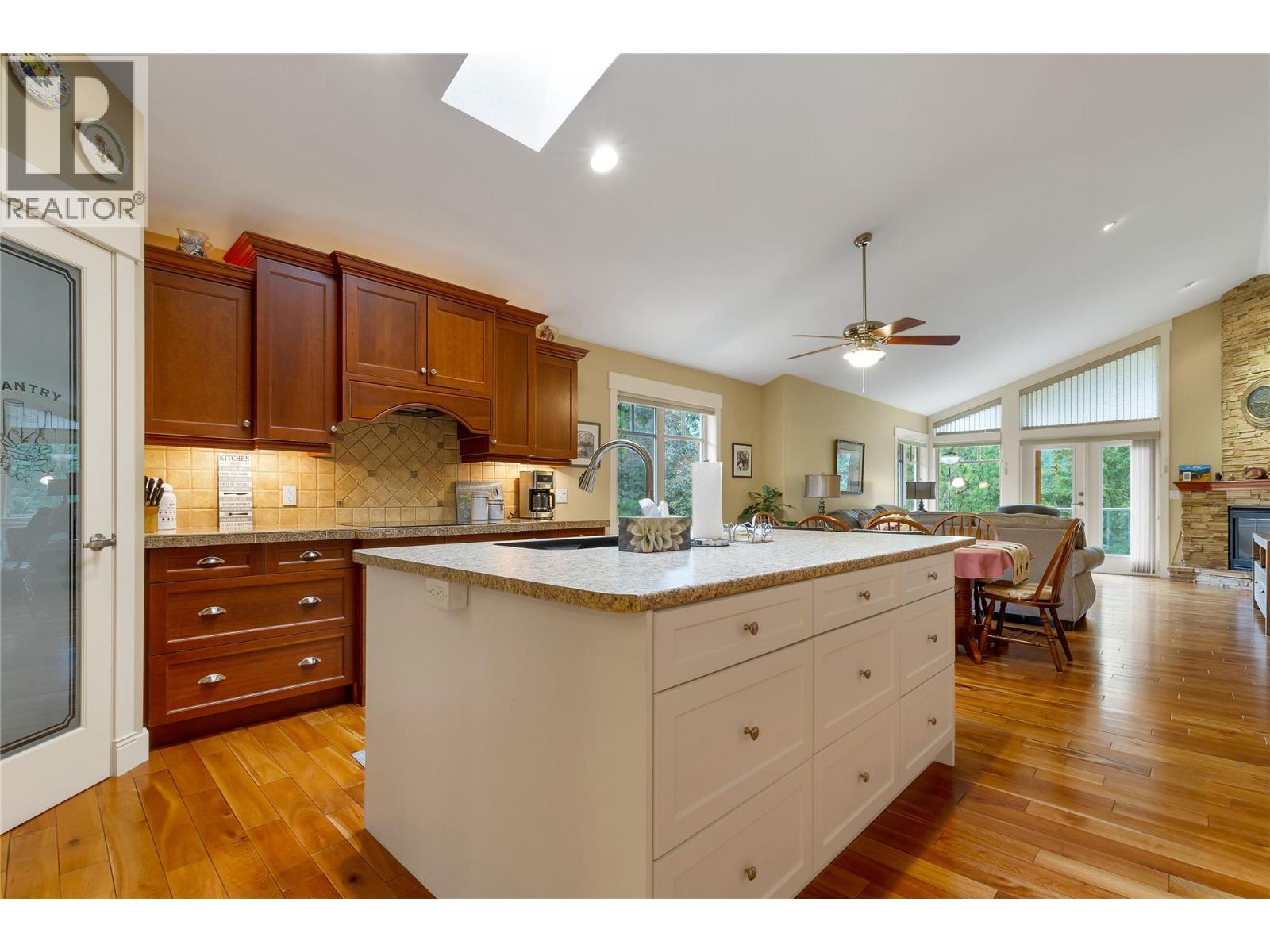 #2 6932 Manning Place - 8