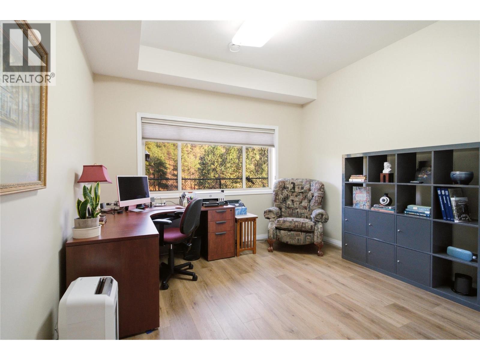 2201 Lillooet Crescent - 23