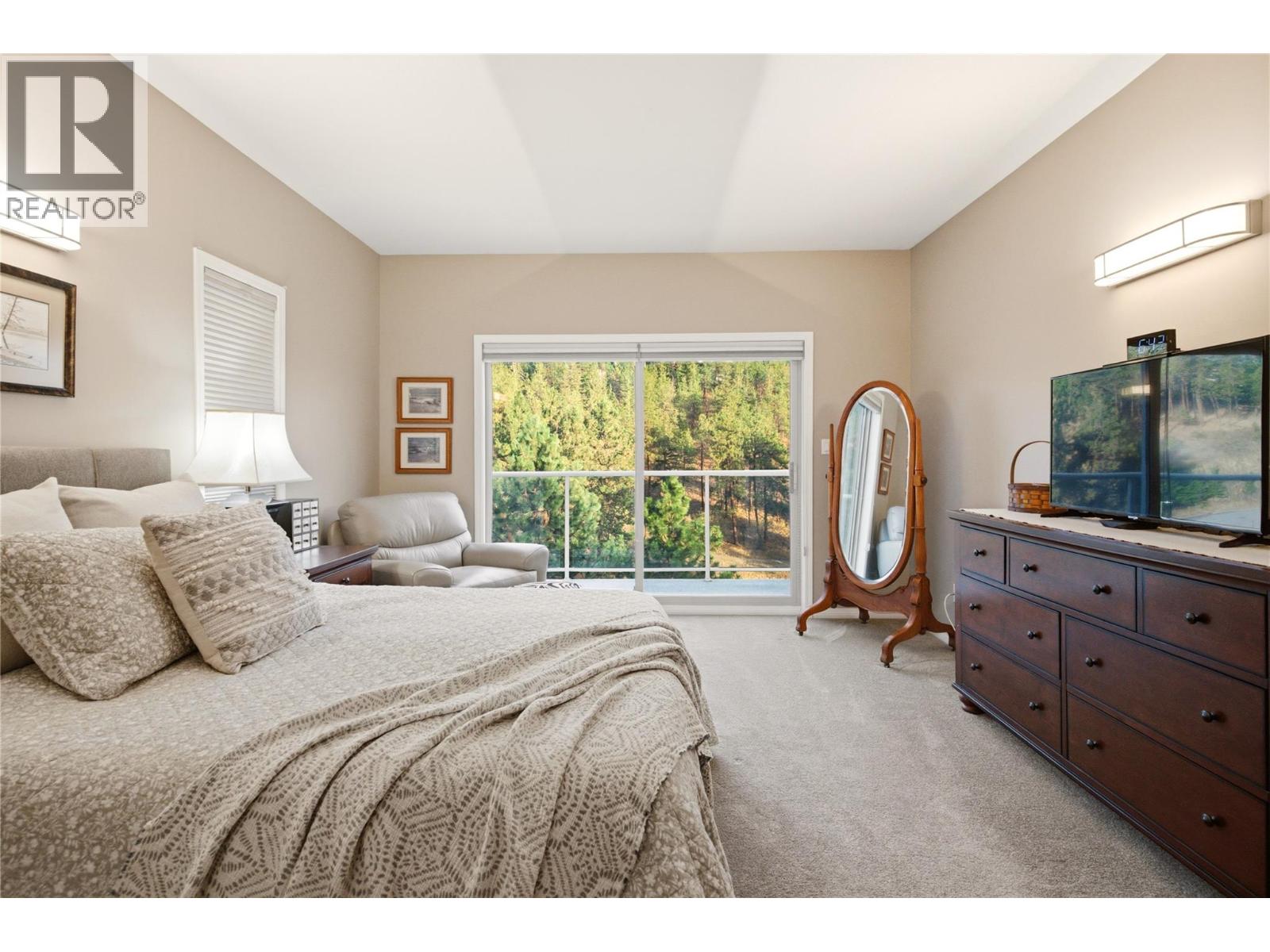 2201 Lillooet Crescent - 15