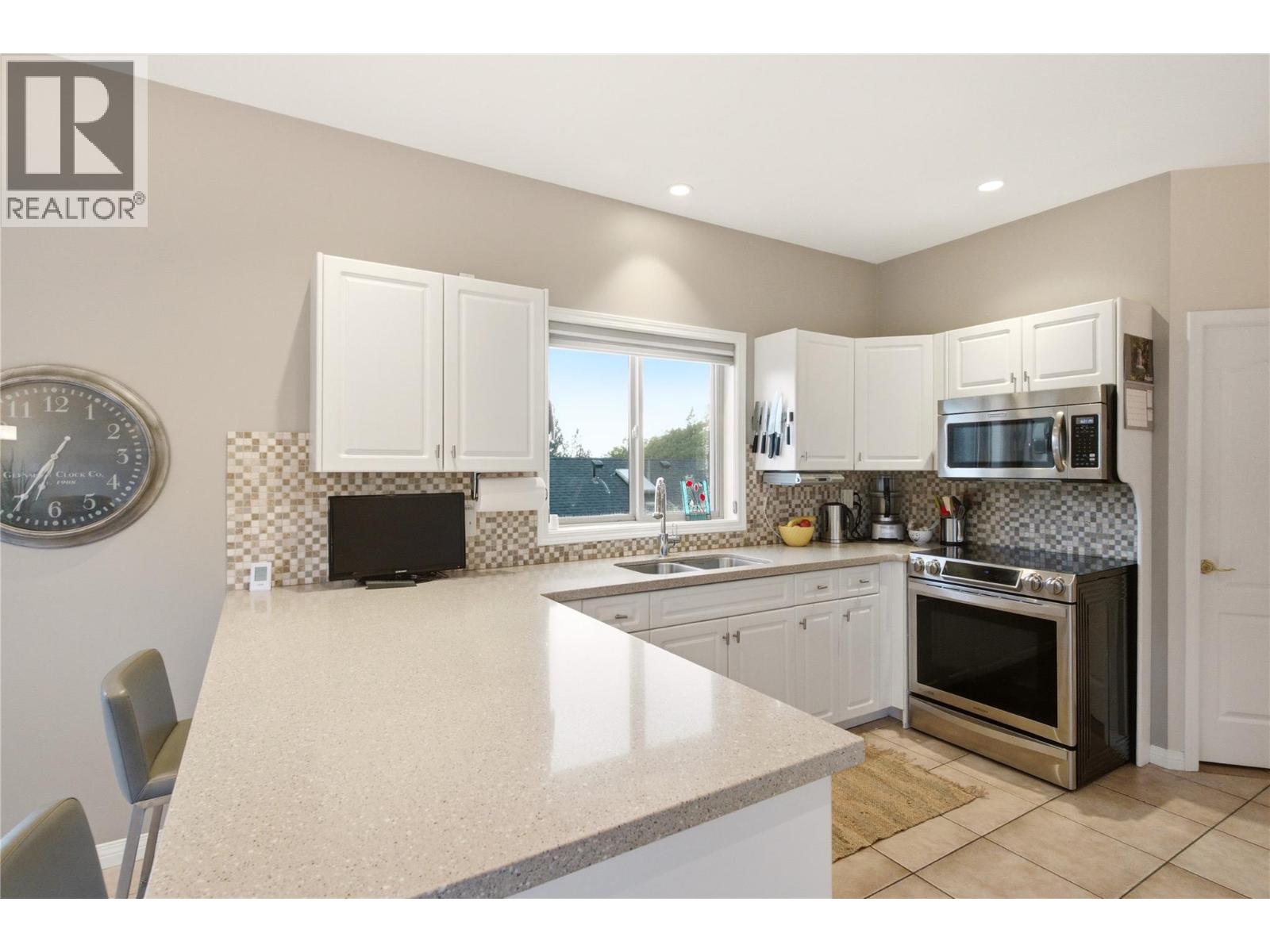  2201 Lillooet Crescent, Kelowna