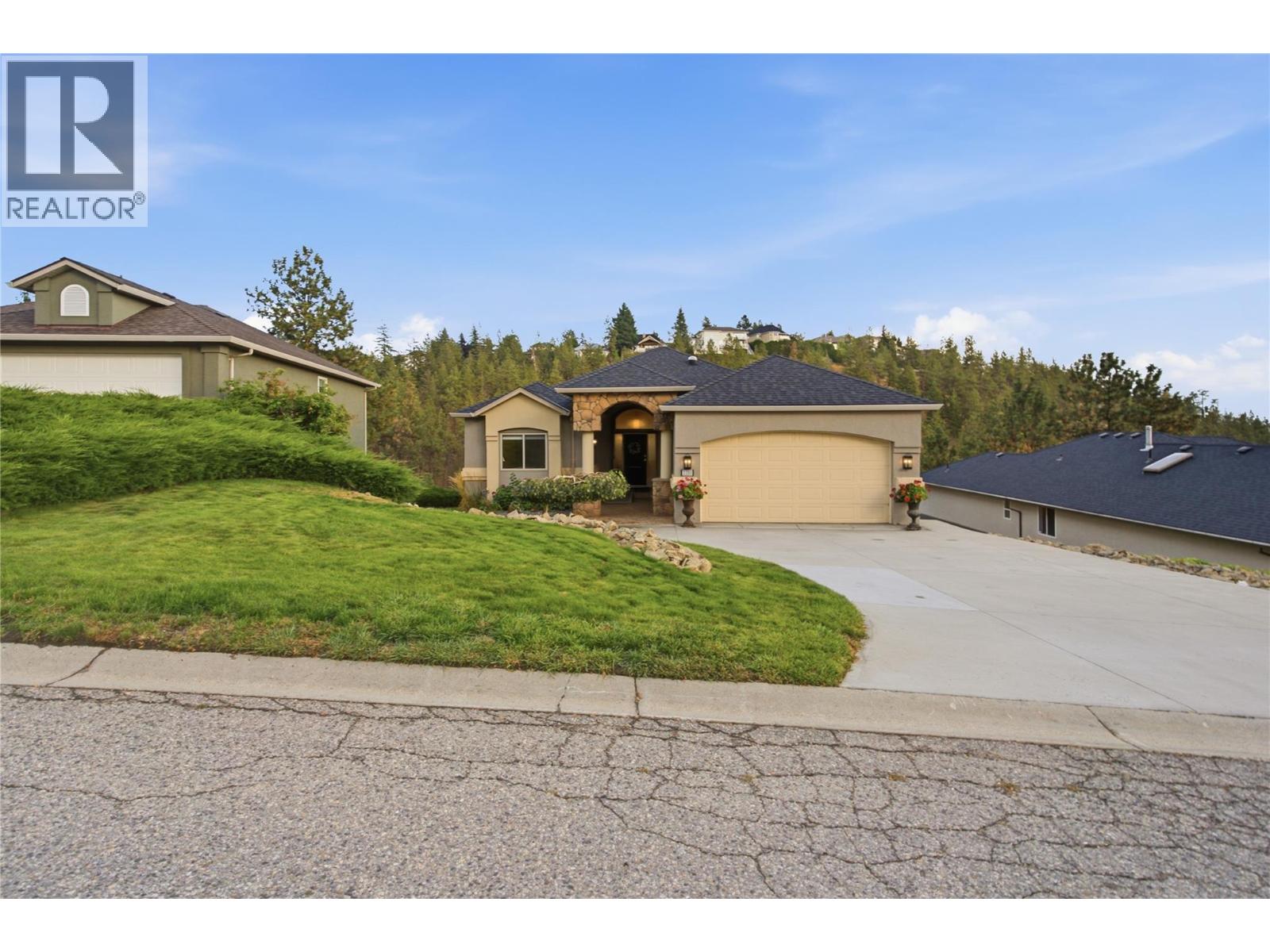 2201 Lillooet Crescent - 35