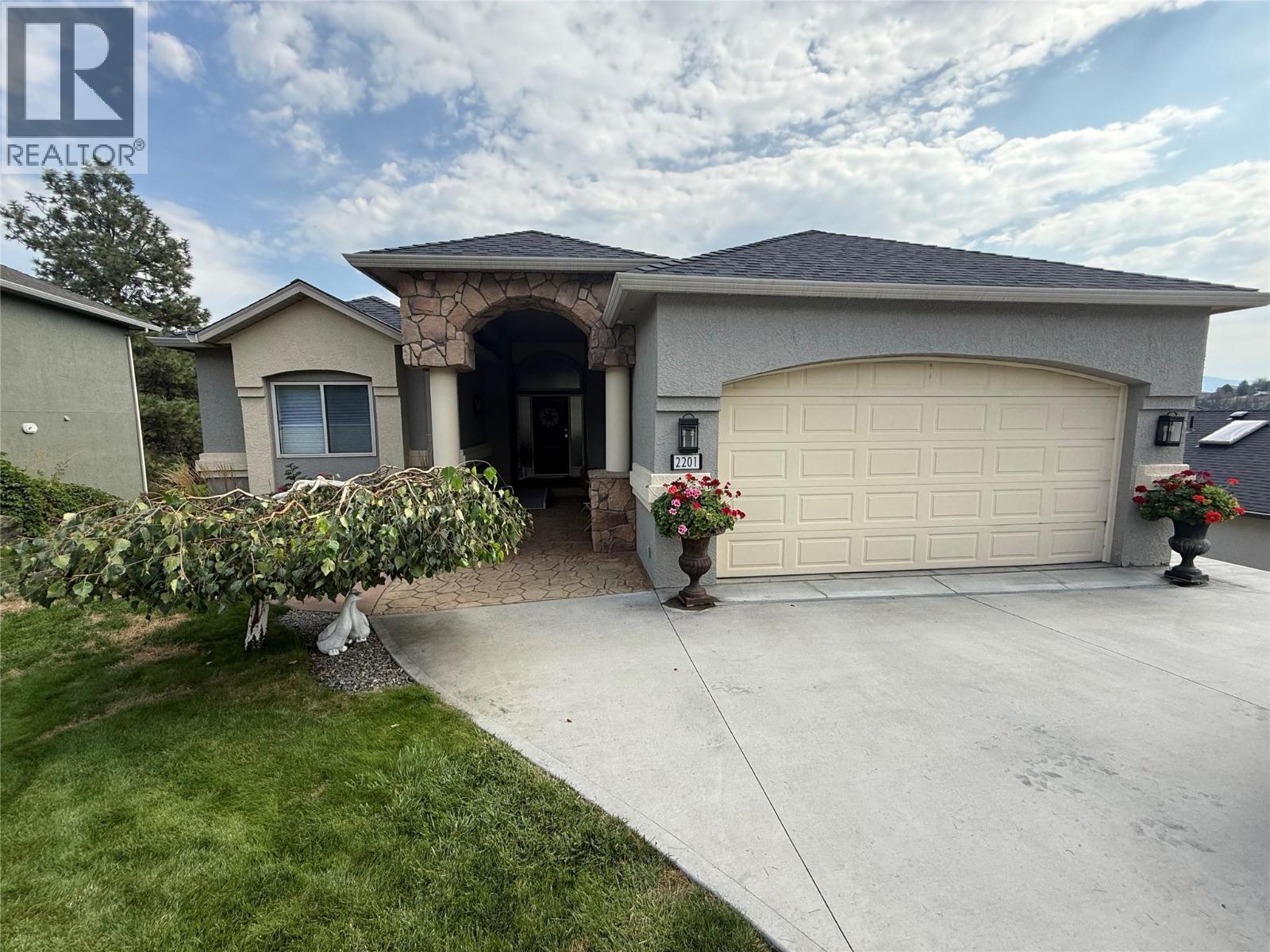  2201 Lillooet Crescent, Kelowna